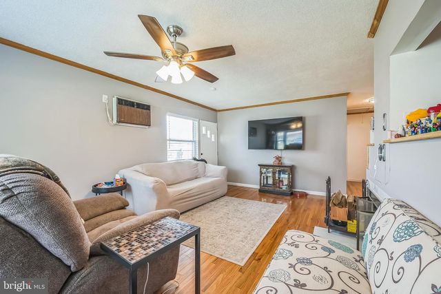 121 GABLE HILL ROAD, Levittown, PA 19057