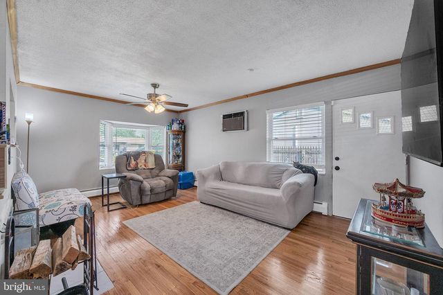 121 GABLE HILL ROAD, Levittown, PA 19057