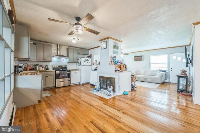 121 GABLE HILL ROAD, Levittown, PA 19057