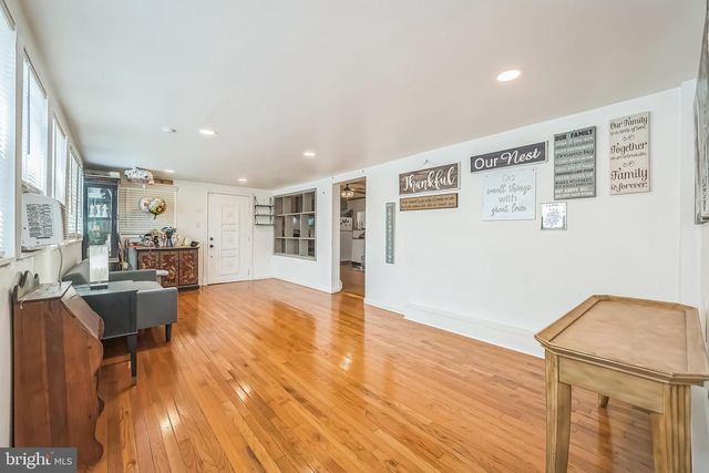 121 GABLE HILL ROAD, Levittown, PA 19057