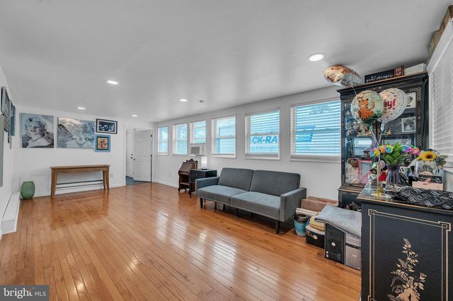 121 GABLE HILL ROAD, Levittown, PA 19057