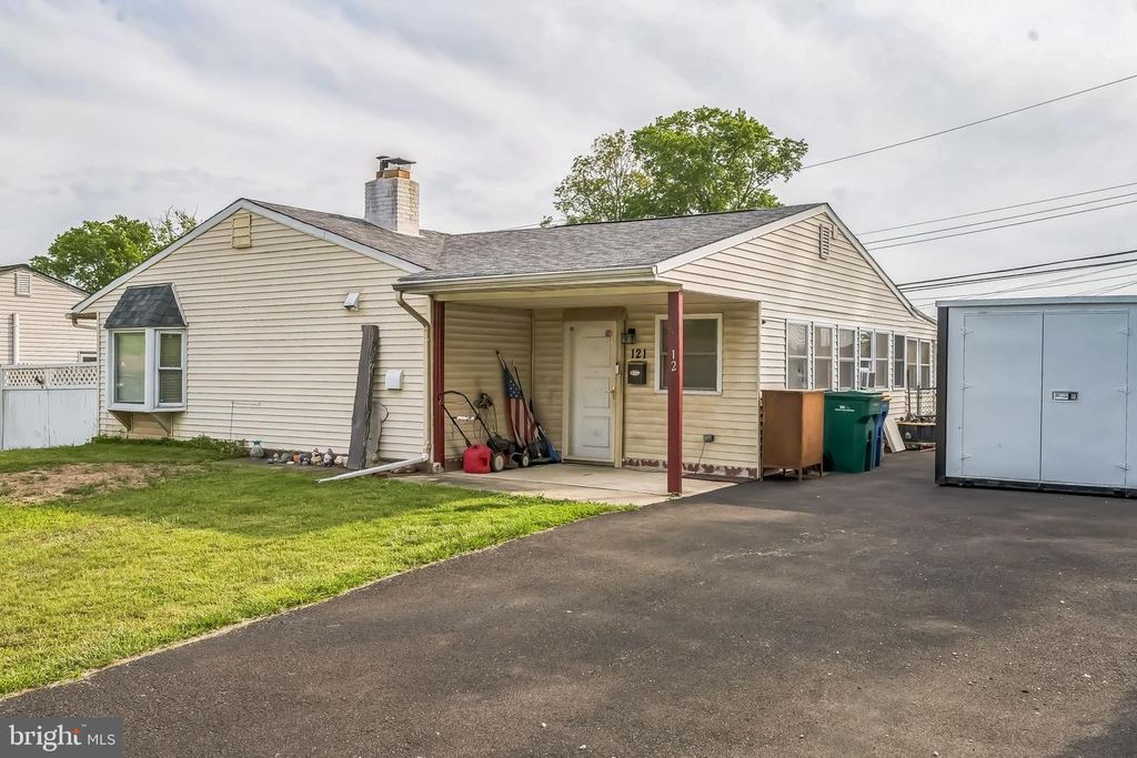 121 GABLE HILL ROAD, Levittown, PA 19057