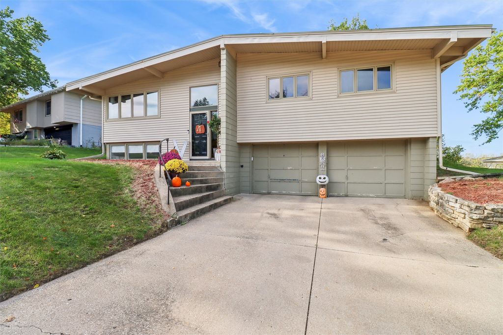 1107 Ann Parkway, Indianola, IA 50125