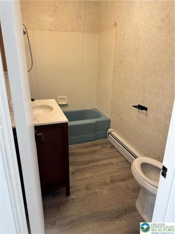 516 Heckman Avenue, Nazareth Boro, PA 18064