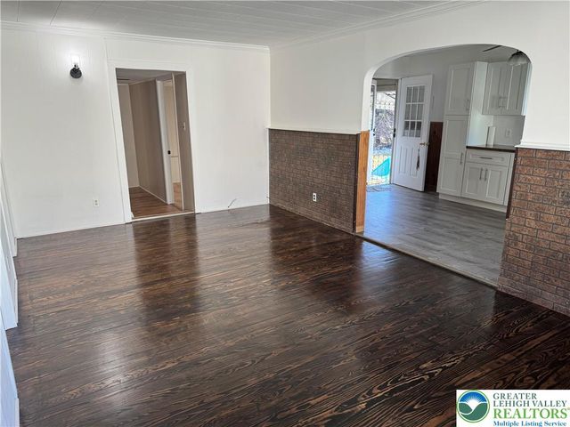 516 Heckman Avenue, Nazareth Boro, PA 18064