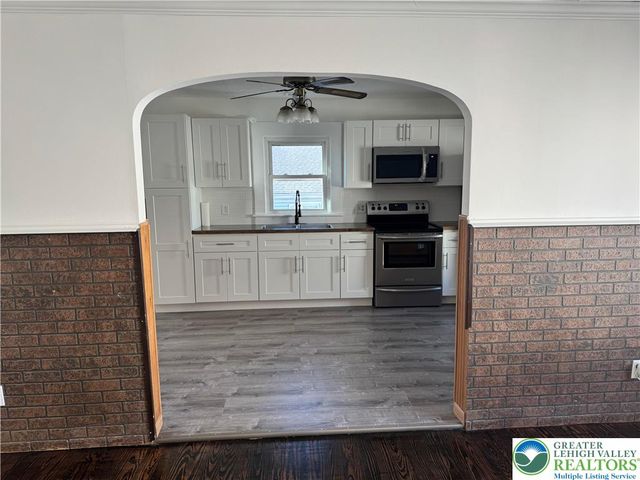 516 Heckman Avenue, Nazareth Boro, PA 18064