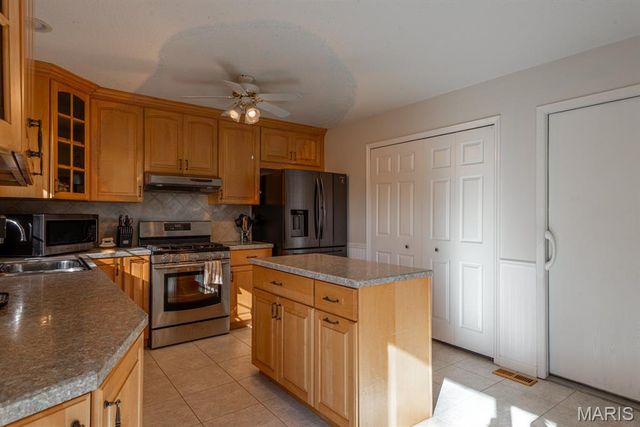 7012 Chalkstone Road, Oakville, MO 63129