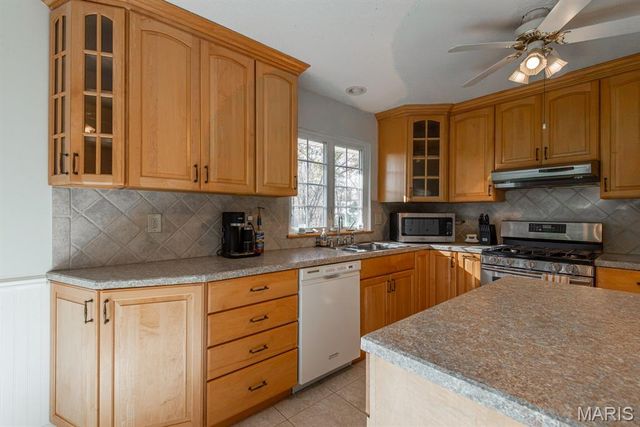 7012 Chalkstone Road, Oakville, MO 63129