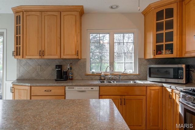 7012 Chalkstone Road, Oakville, MO 63129