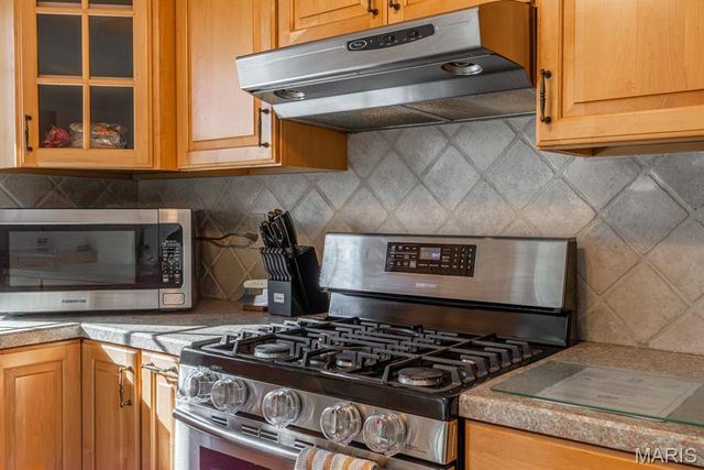 7012 Chalkstone Road, Oakville, MO 63129