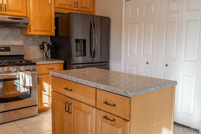 7012 Chalkstone Road, Oakville, MO 63129