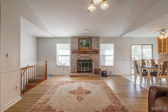 7012 Chalkstone Road, Oakville, MO 63129