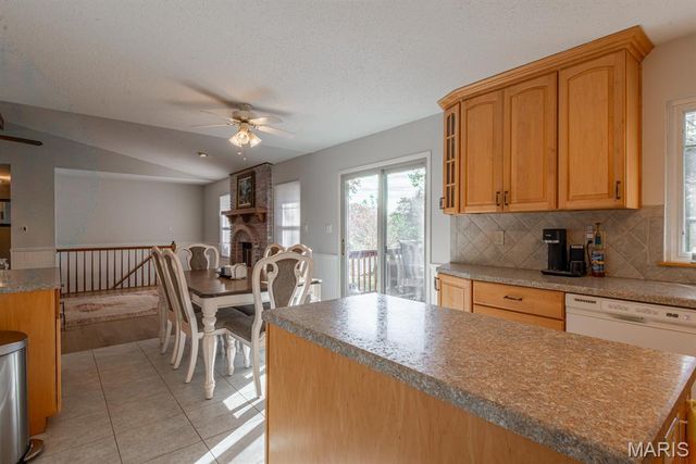 7012 Chalkstone Road, Oakville, MO 63129