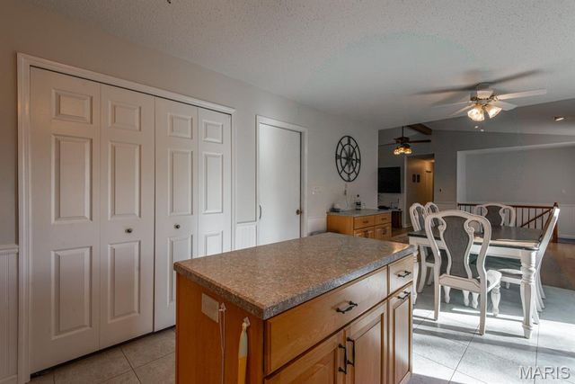 7012 Chalkstone Road, Oakville, MO 63129