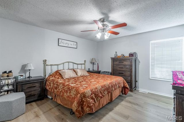 7012 Chalkstone Road, Oakville, MO 63129