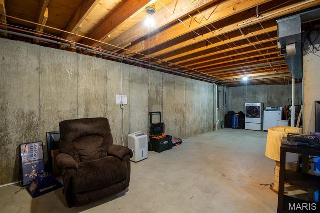 7012 Chalkstone Road, Oakville, MO 63129