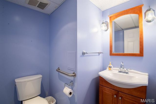 7012 Chalkstone Road, Oakville, MO 63129