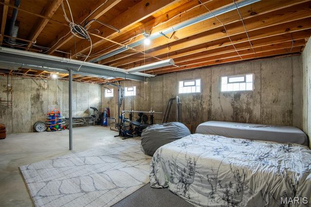 7012 Chalkstone Road, Oakville, MO 63129