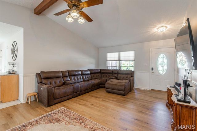 7012 Chalkstone Road, Oakville, MO 63129