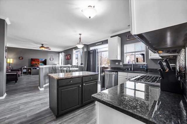 711 Blossom Court, Oswego, IL 60543