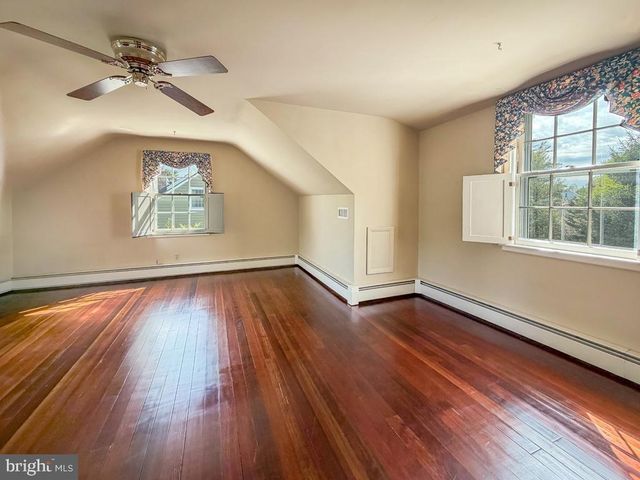 5 SAINT JAMES PL, Yardley, PA 19067