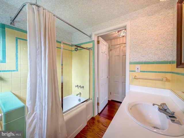 5 SAINT JAMES PL, Yardley, PA 19067