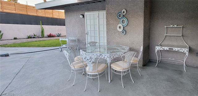 3327 Seminole Circle, Las Vegas, NV 89169