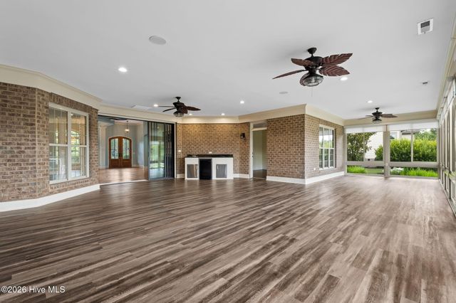 8476 Compass Pointe East Wynd NE, Leland, NC 28451