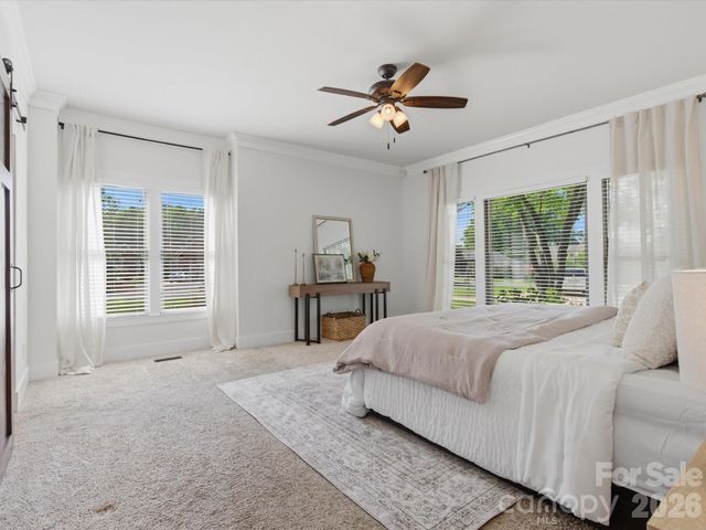 911 Weymouth Drive, Gastonia, NC 28056