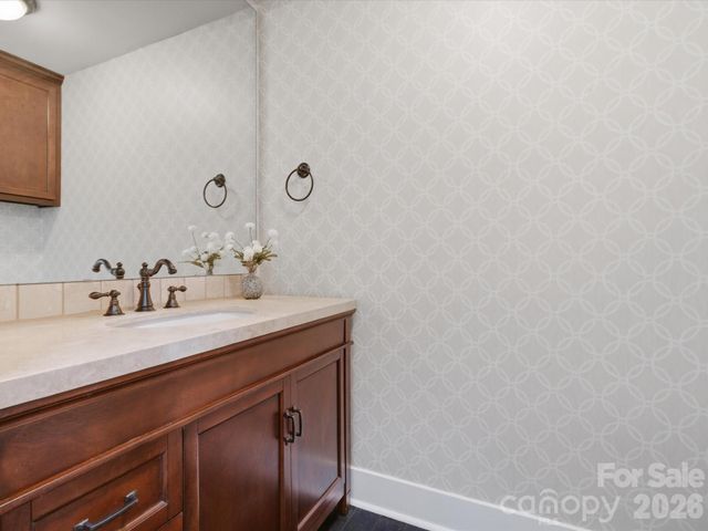 911 Weymouth Drive, Gastonia, NC 28056