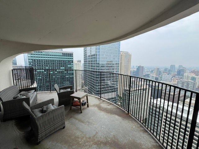 300 N STATE Street 4828, Chicago, IL 60654