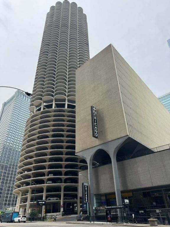 300 N STATE Street 4828, Chicago, IL 60654