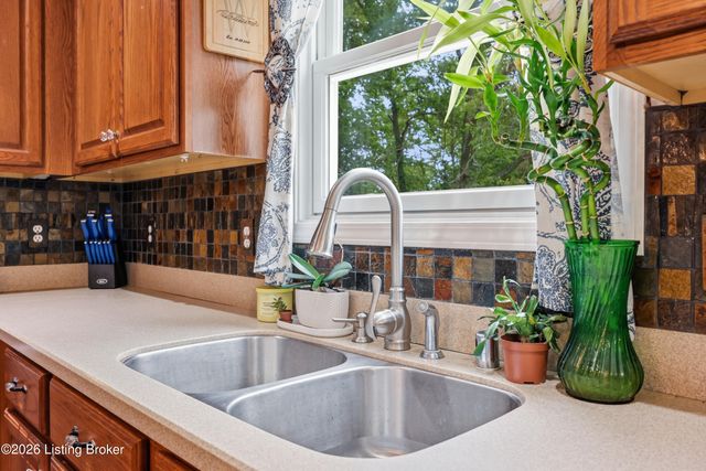 4996 Clark Station Rd, Finchville, KY 40022