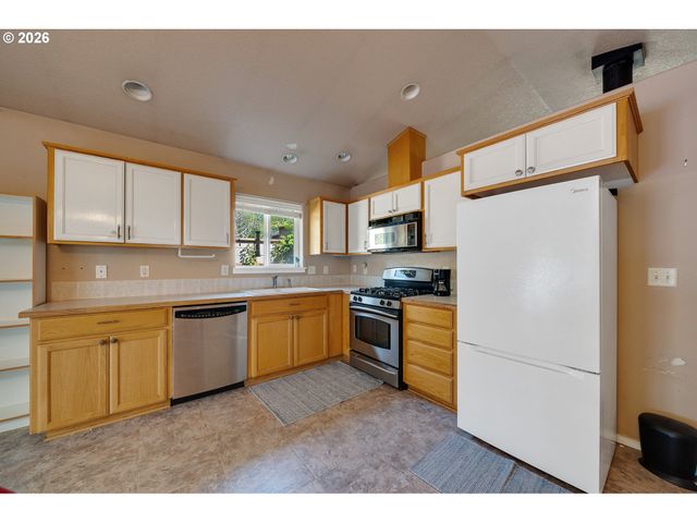 1215 N FIRST Ave, Rockaway Beach, OR 97136