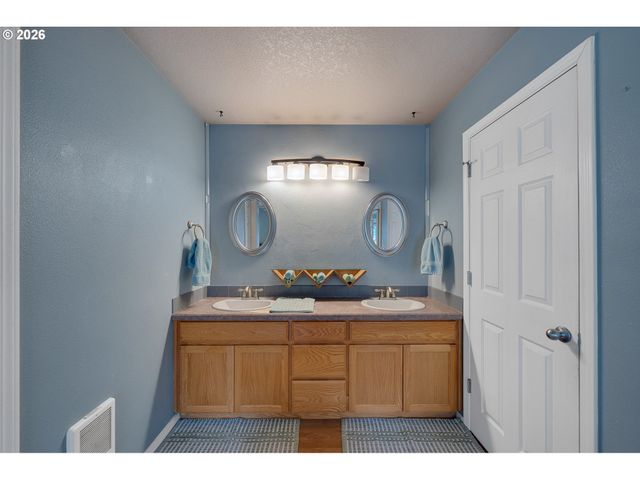 1215 N FIRST Ave, Rockaway Beach, OR 97136