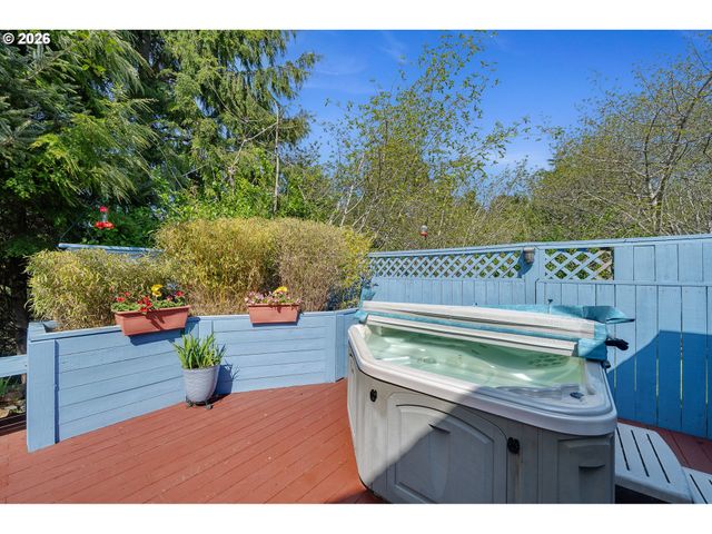 1215 N FIRST Ave, Rockaway Beach, OR 97136