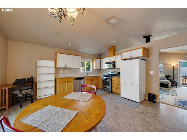 1215 N FIRST Ave, Rockaway Beach, OR 97136