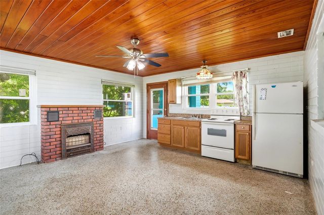 211 LAKESHORE BOULEVARD, St Cloud, FL 34769
