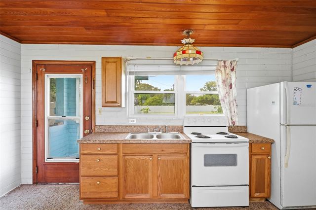 211 LAKESHORE BOULEVARD, St Cloud, FL 34769