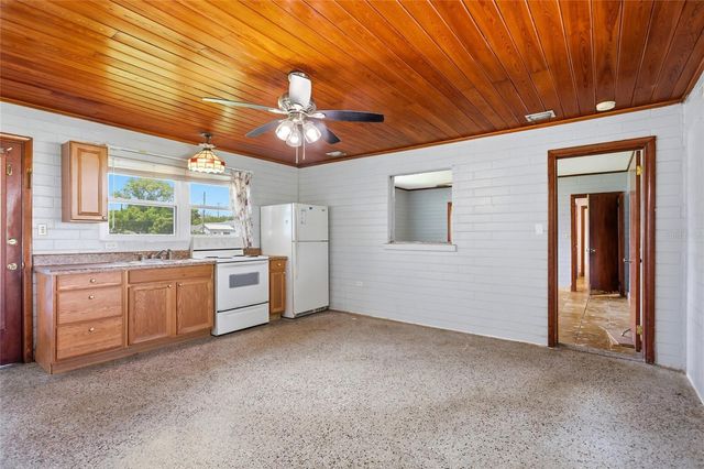 211 LAKESHORE BOULEVARD, St Cloud, FL 34769