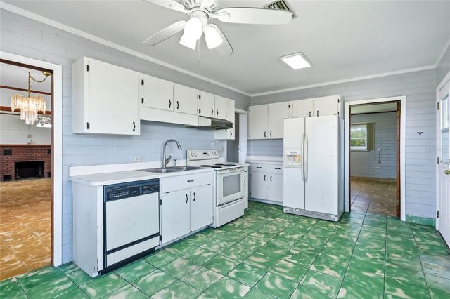 211 LAKESHORE BOULEVARD, St Cloud, FL 34769