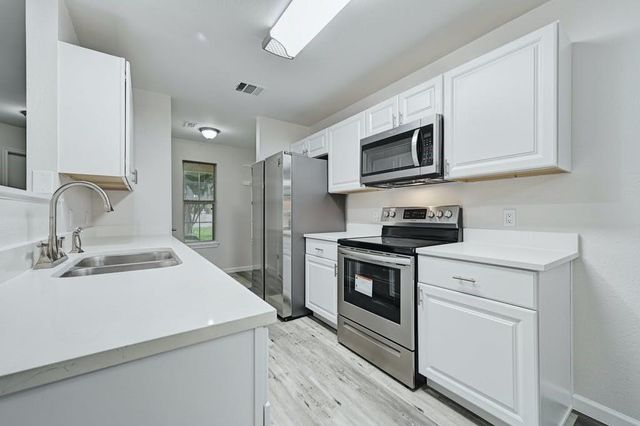 2320 Riddle RD A, Austin, TX 78748