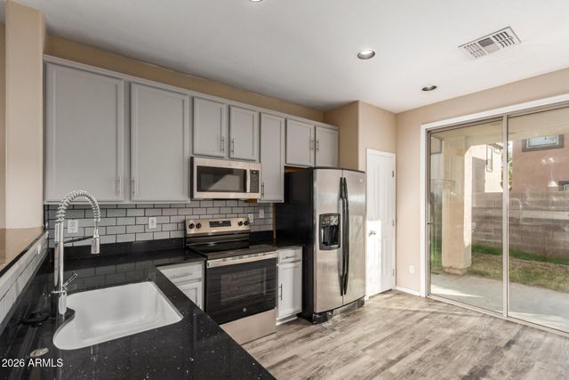 6419 W SOPHIE Lane, Laveen, AZ 85339