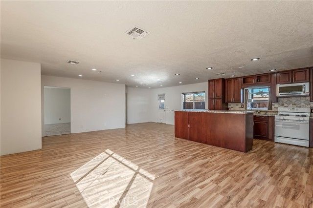 6411 Mountain View, Joshua Tree, CA 92252