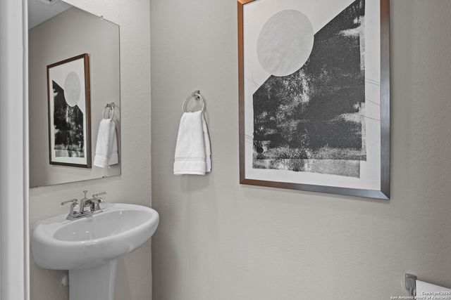 4138 Bermuda Ln, Seguin, TX 78155