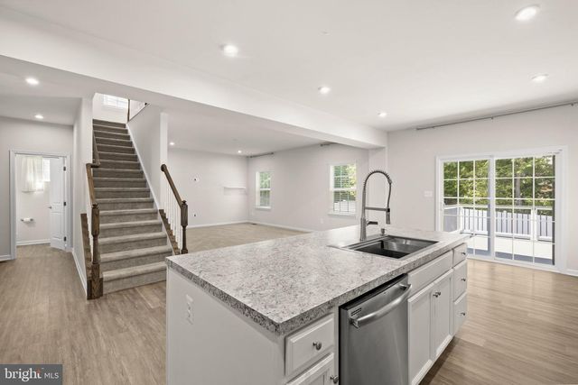 124 BROOKE VILLAGE DR, Fredericksburg, VA 22405