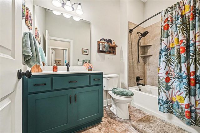 8915 NE 80th Terrace, Kansas City, MO 64158