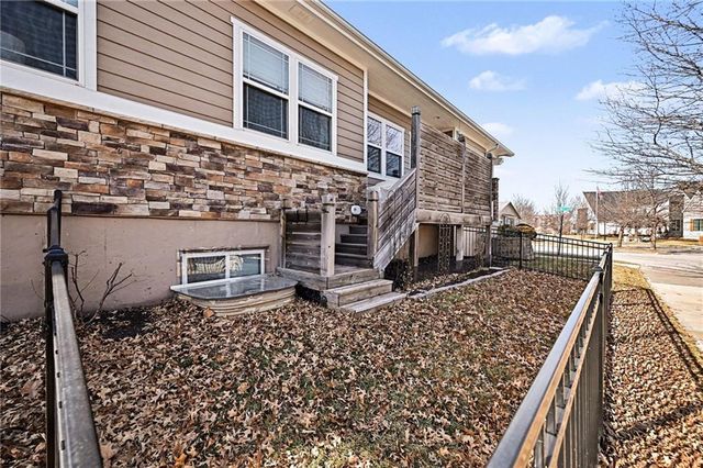 8915 NE 80th Terrace, Kansas City, MO 64158