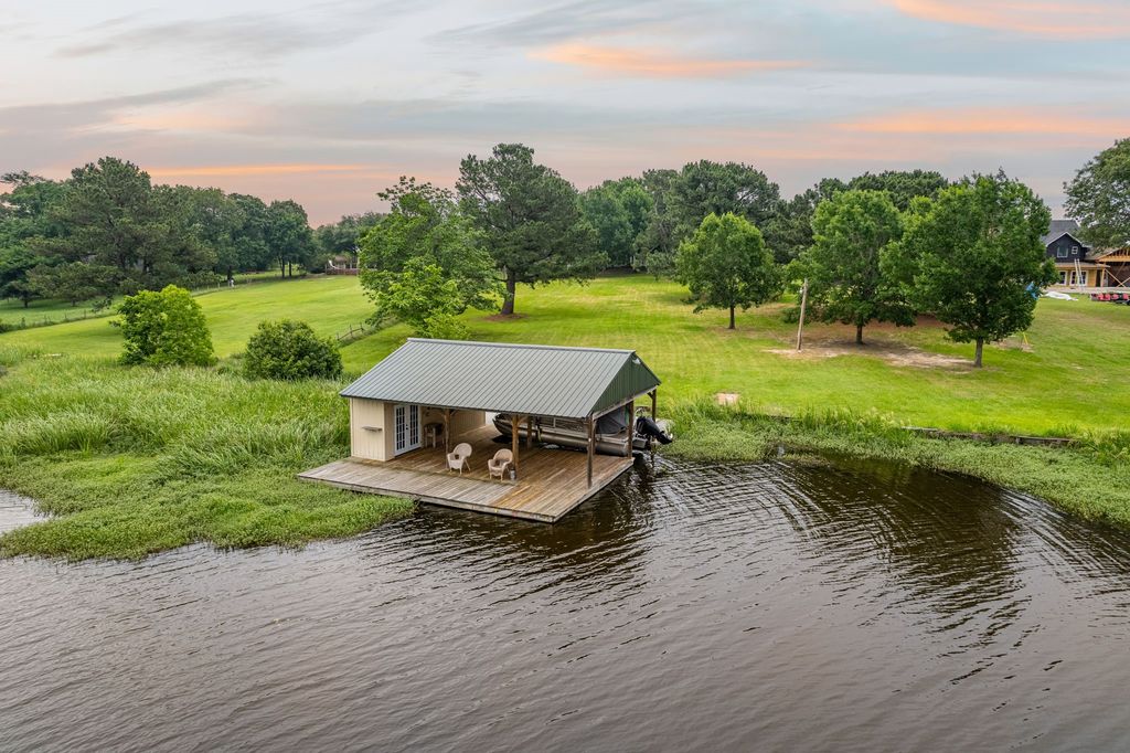 5327 Dusty Road, Athens, TX 75752