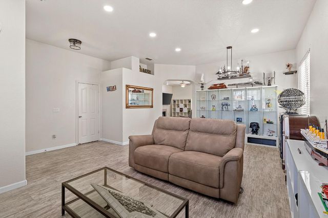 5967 Leonardo Way, Elk Grove, CA 95757